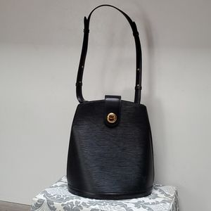 Louis Vuitton Cluny in black Epi